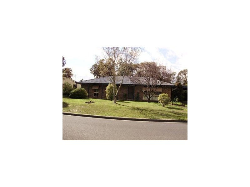 8 Parwan Cres, Mornington VIC 3931