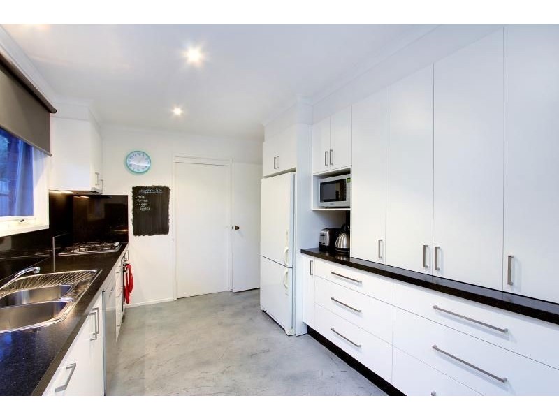 4 Ti Tree Grove, Mornington VIC 3931