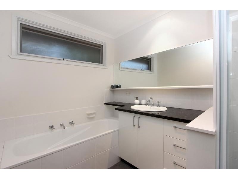 4 Ti Tree Grove, Mornington VIC 3931