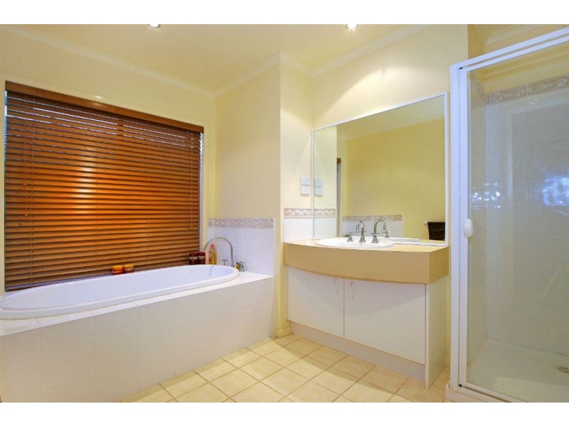 16 Weerona Way, Mornington VIC 3931