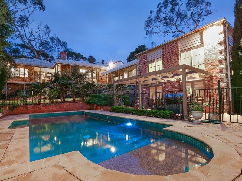 10 Eumeralla Grove, Mount Eliza VIC 3930