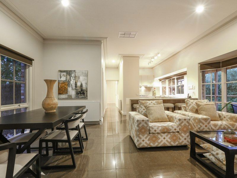 10 Eumeralla Grove, Mount Eliza VIC 3930