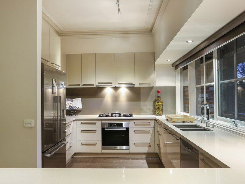 10 Eumeralla Grove, Mount Eliza VIC 3930