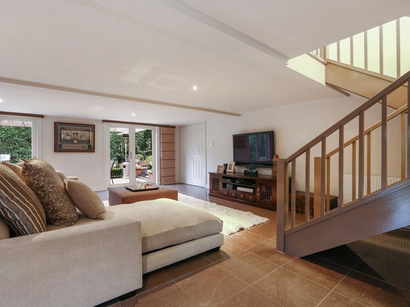 10 Eumeralla Grove, Mount Eliza VIC 3930