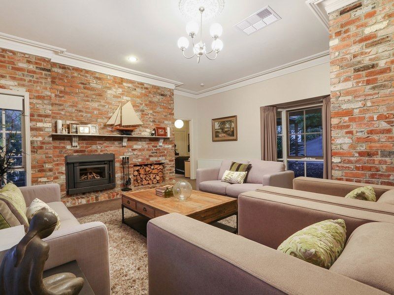 10 Eumeralla Grove, Mount Eliza VIC 3930