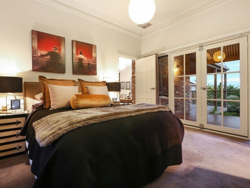 10 Eumeralla Grove, Mount Eliza VIC 3930