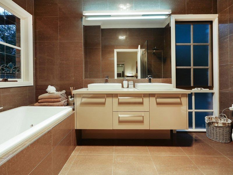 10 Eumeralla Grove, Mount Eliza VIC 3930