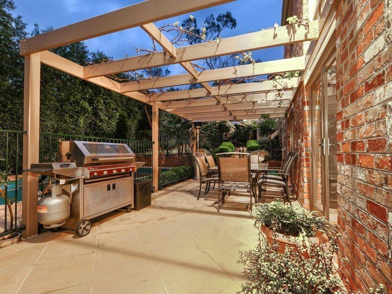 10 Eumeralla Grove, Mount Eliza VIC 3930