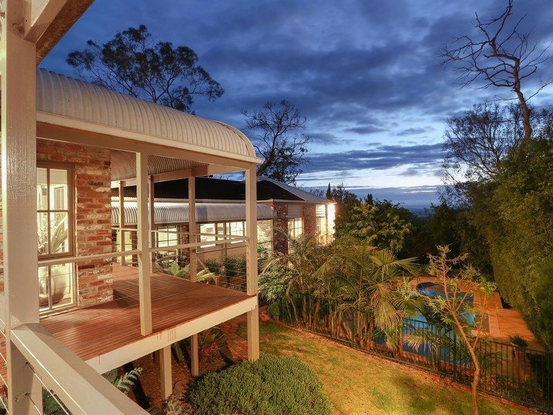 10 Eumeralla Grove, Mount Eliza VIC 3930