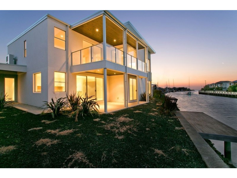 2 Clipper Quay, Safety Beach VIC 3936