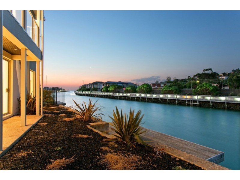 2 Clipper Quay, Safety Beach VIC 3936