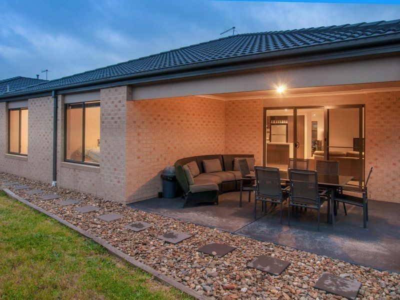 8 Sefton Grange, Mount Martha VIC 3934