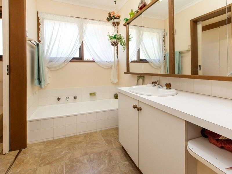 4 Lansell Place, Mount Martha VIC 3934