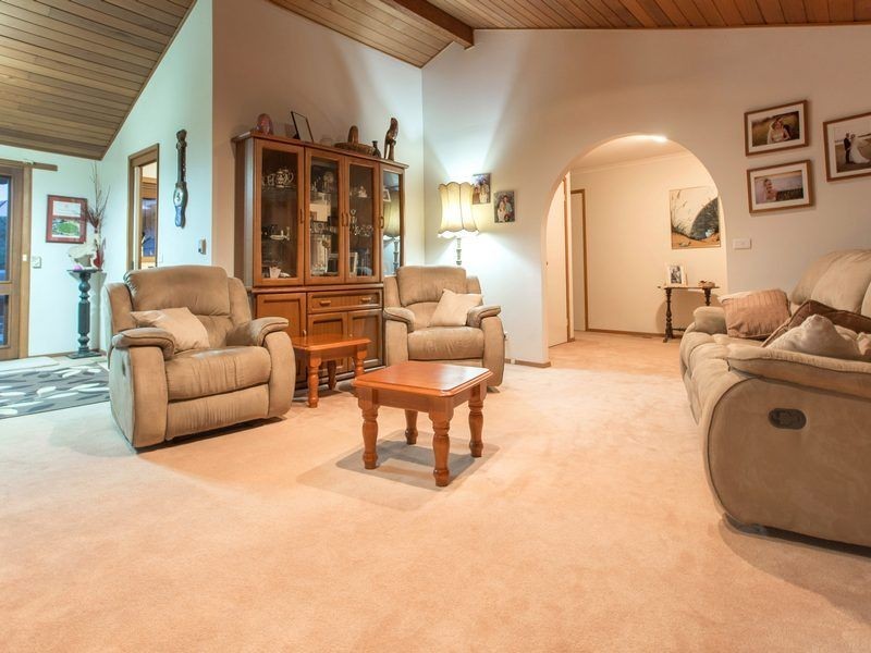 33 Dickinson Grove, Mount Martha VIC 3934