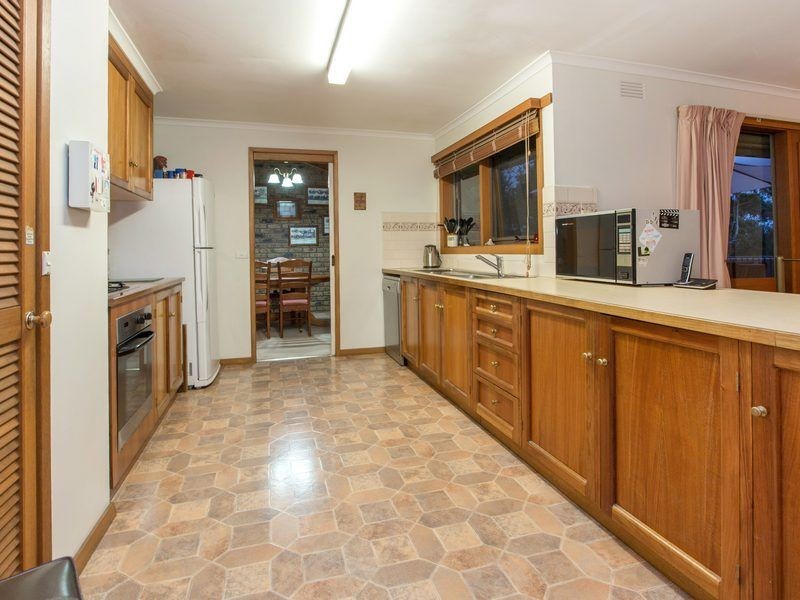 33 Dickinson Grove, Mount Martha VIC 3934