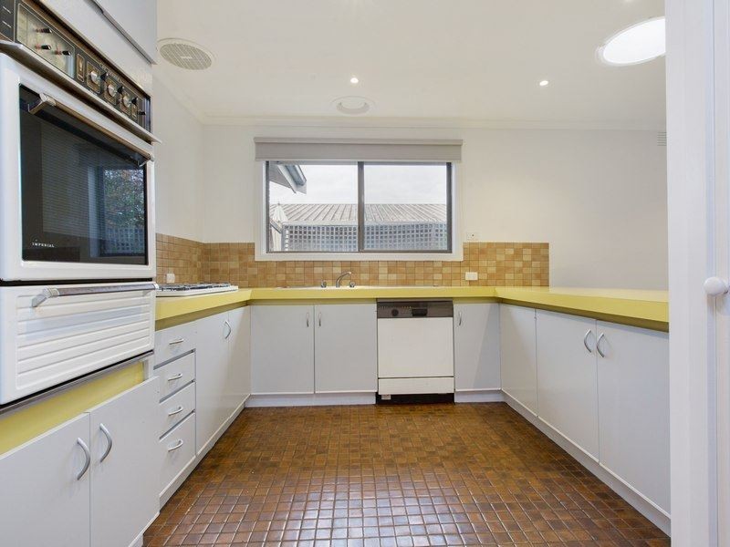 16 Weber Drive, Mornington VIC 3931