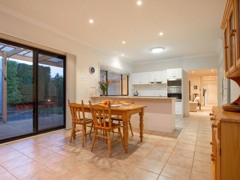 27 Coney Hurst Crescent, Mornington VIC 3931