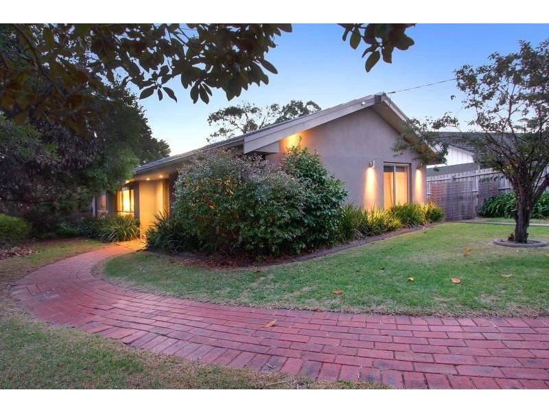 11 Pender Avenue, Mornington VIC 3931