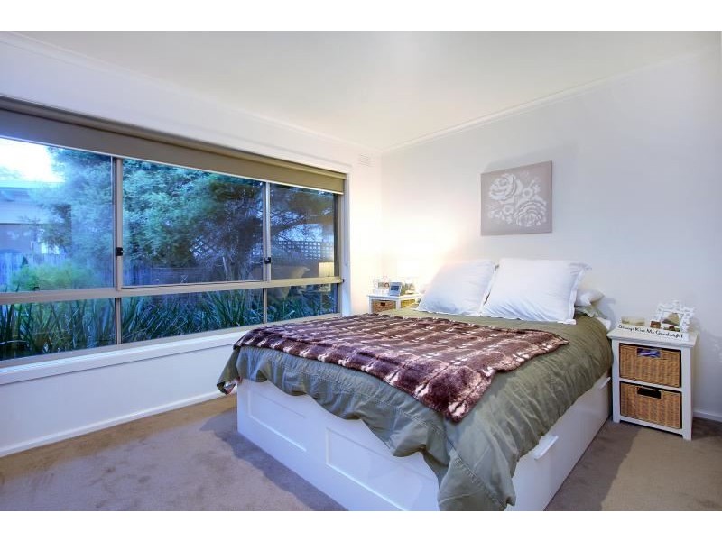 11 Pender Avenue, Mornington VIC 3931