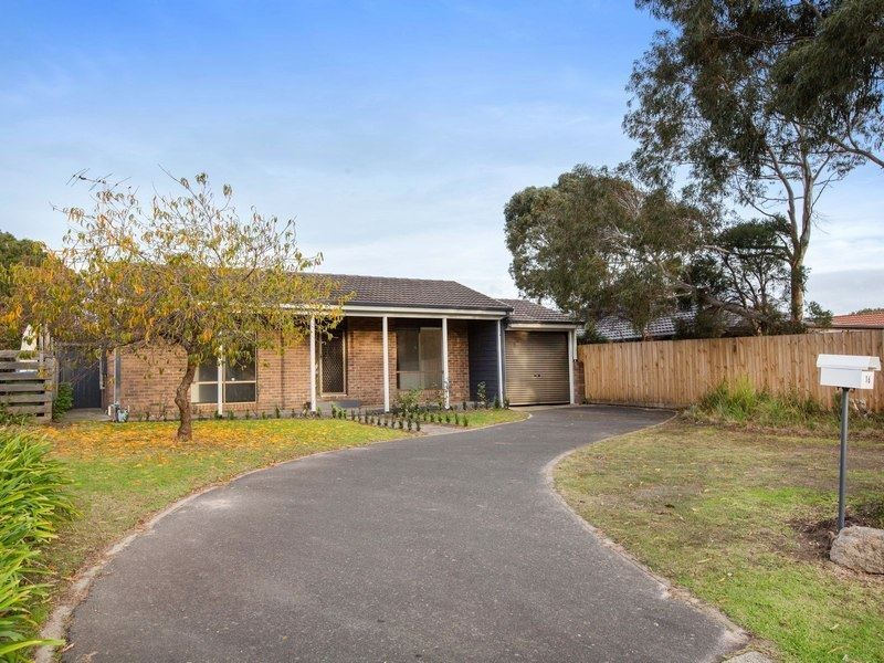 16 Weber Drive, Mornington VIC 3931