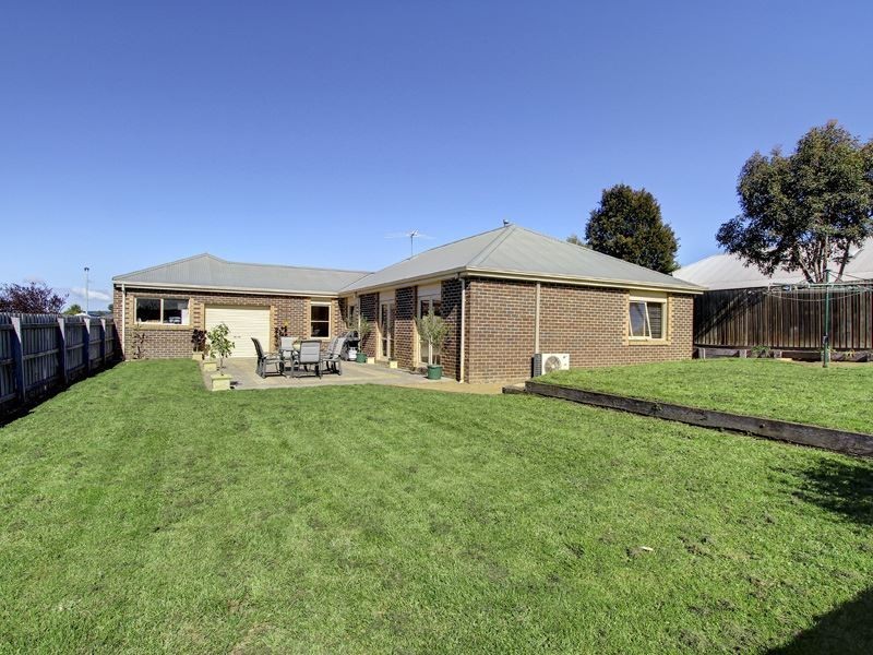 11 Piping Lane, Mount Martha VIC 3934