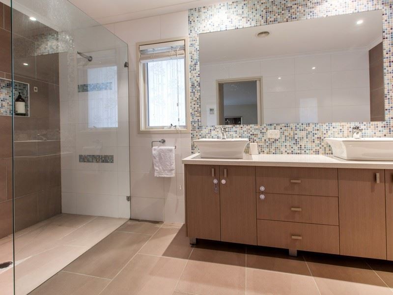 99 Strachans Road, Mornington VIC 3931