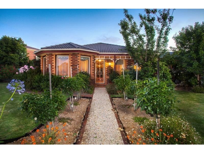 8 St Mitchell Circuit, Mornington VIC 3931