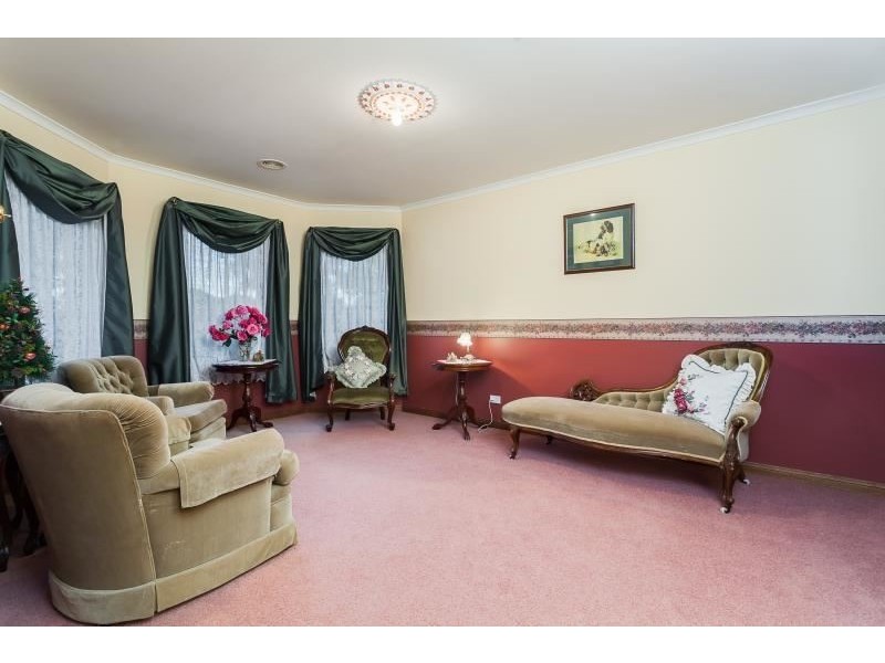 8 St Mitchell Circuit, Mornington VIC 3931