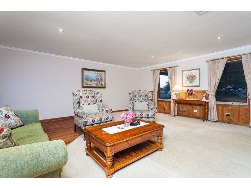 8 St Mitchell Circuit, Mornington VIC 3931