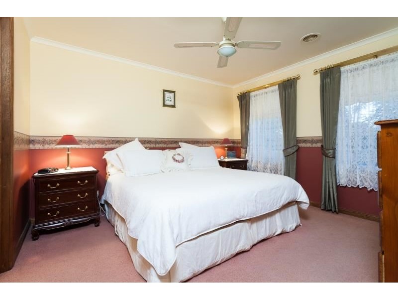 8 St Mitchell Circuit, Mornington VIC 3931