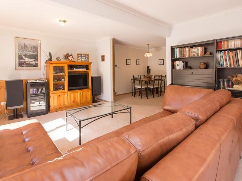 12 Pine Hill Drive, Frankston VIC 3199