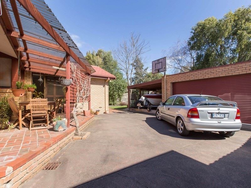 12 Pine Hill Drive, Frankston VIC 3199