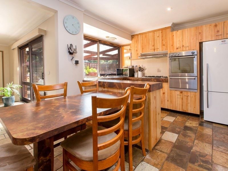 12 Pine Hill Drive, Frankston VIC 3199