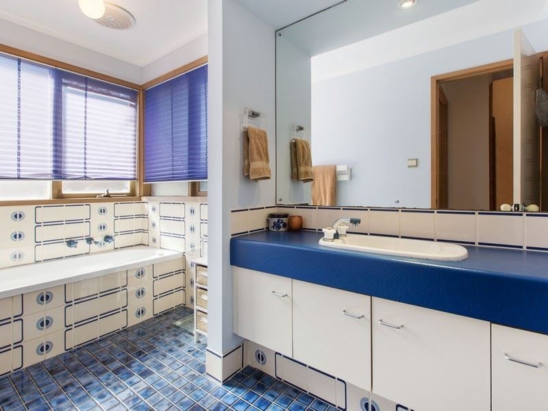 12 Pine Hill Drive, Frankston VIC 3199