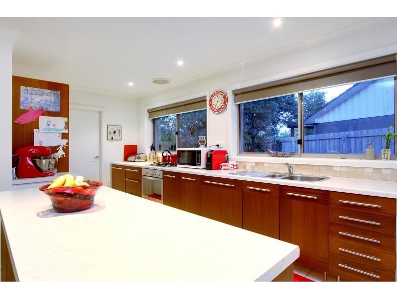 11 Pender Avenue, Mornington VIC 3931