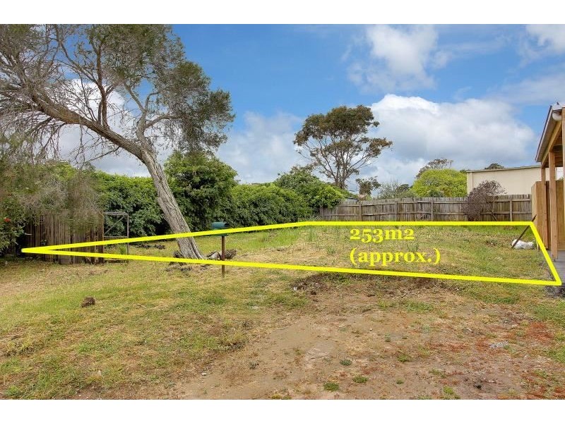 104 Robertson Drive, Mornington VIC 3931