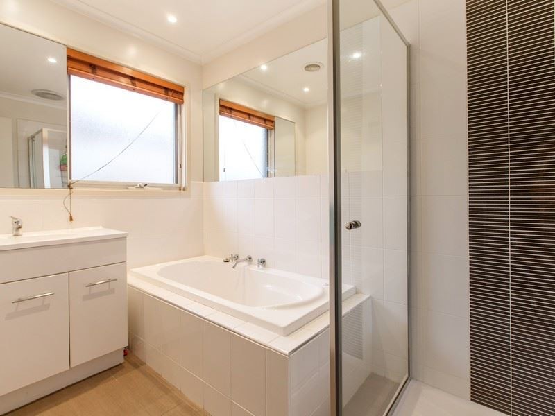 99 Strachans Road, Mornington VIC 3931