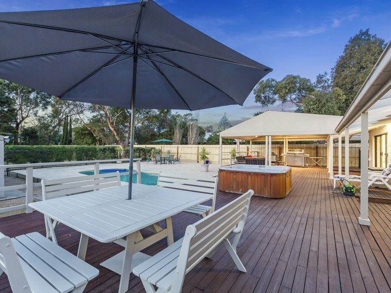 11 Bartlett Street, Frankston South VIC 3199