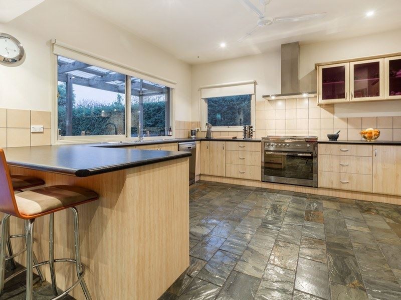 4 Summerfield Drive, Mornington VIC 3931