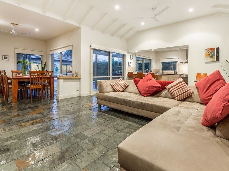 4 Summerfield Drive, Mornington VIC 3931