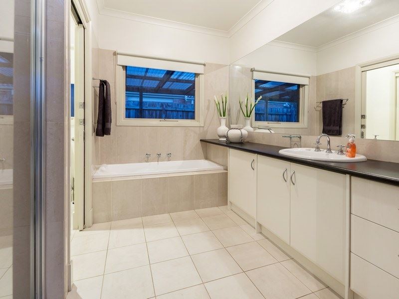 4 Summerfield Drive, Mornington VIC 3931