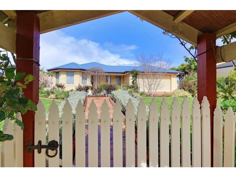 12 Summerfield Drive, Mornington VIC 3931