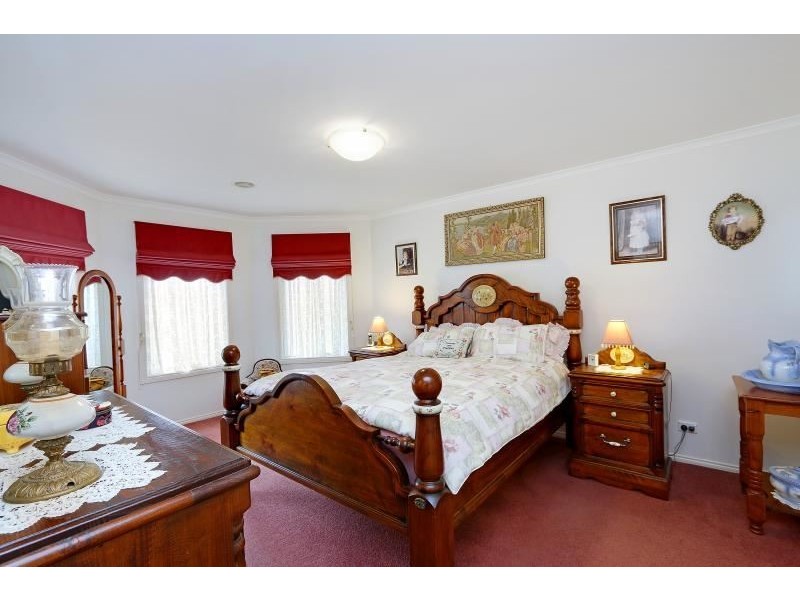 12 Summerfield Drive, Mornington VIC 3931