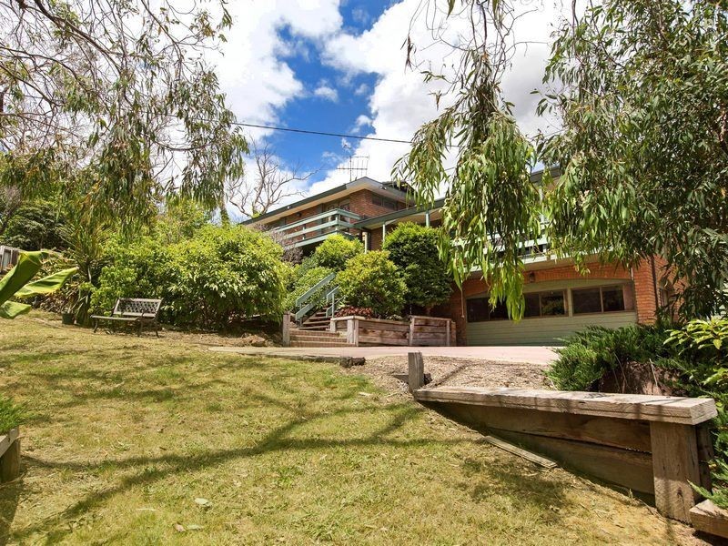 8 Bellbird Road, Mount Eliza VIC 3930