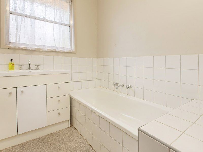 102 Robertson Drive, Mornington VIC 3931