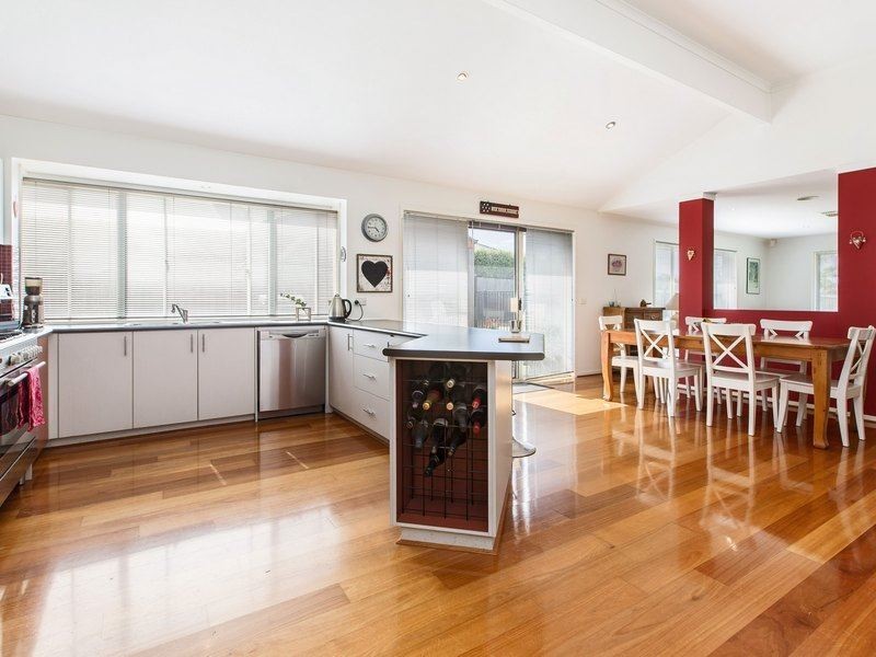 2 Valerie Close, Mount Martha VIC 3934