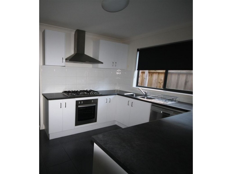 10 Lewin Street, Carrum Downs VIC 3201