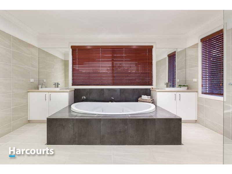 4 Lexton Street, Narre Warren South VIC 3805