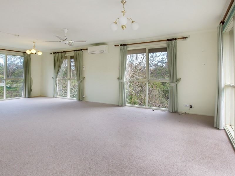 10 St James Crescent, Mount Eliza VIC 3930