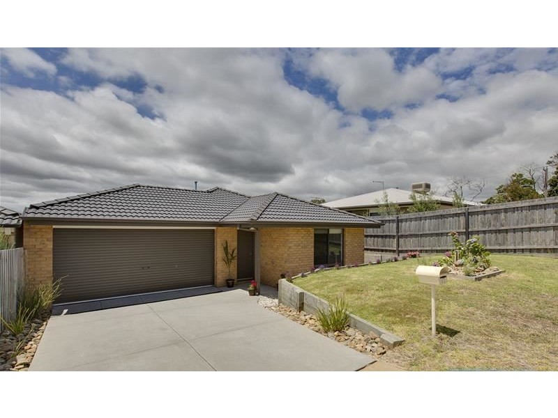 17 Elspeth Circuit, Mount Martha VIC 3934